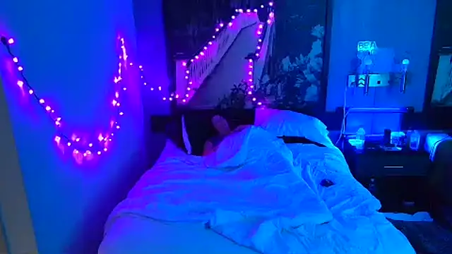 Snapshot of hotemberly_jake chatting on January 10, 11:22 am hotemberly jake online show from January 10, 11:22 am