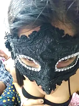 insta hotpair online show from April 19, 5:45 pm