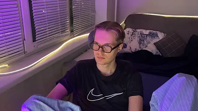 Leonnextdoor online show from January 8, 11:56 am