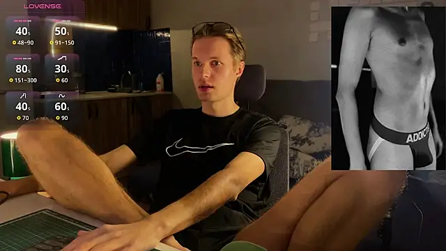 Leonnextdoor online show from February 12, 6:25 pm