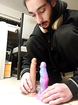 Levi Latino online show from February 6, 12:43 am