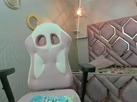 Lorena watson online show from February 4, 7:07 am