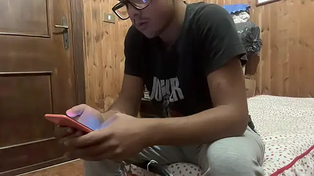 Snapshot of mauri200 chatting on October 1, 2:39 am mauri200 online show from October 1, 2:39 am