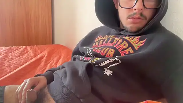 Snapshot of mauri200 chatting on April 13, 2:33 pm mauri200 online show from April 13, 2:33 pm