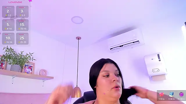 Snapshot of violeta_candyy_ chatting on June 22, 8:17 pm violeta candyy online show from June 22, 8:17 pm