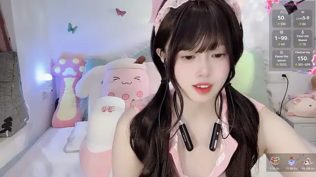 Snapshot of Alien1227 chatting on October 20, 1:44 pm Alien1227 online show from October 20, 1:44 pm