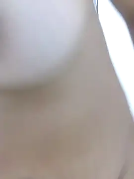 Snapshot of Brendabluee chatting on January 21, 1:29 am Brendabluee online show from January 21, 1:29 am