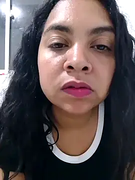 Snapshot of Brendabluee chatting on February 7, 1:04 am Brendabluee online show from February 7, 1:04 am