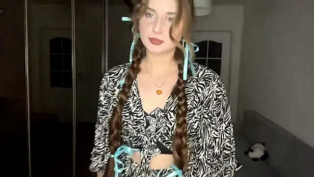 SelinaHope18 online show from January 13, 9:20 pm