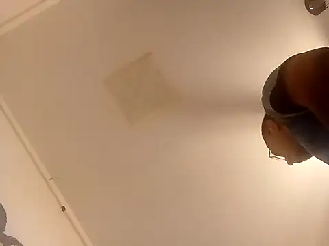 k1oudE online show from March 4, 12:05 am