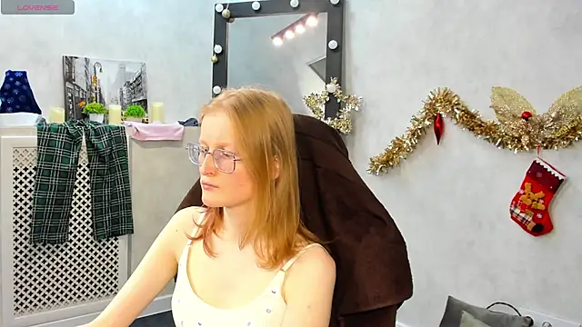 ElizabethHarpper online show from January 18, 11:11 am