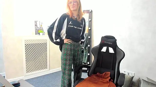 ElizabethHarpper online show from January 31, 8:11 am