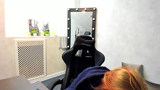 ElizabethHarpper online show from February 12, 11:18 am