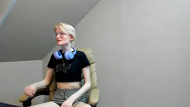 ElizabethHarpper online show from March 21, 1:56 pm