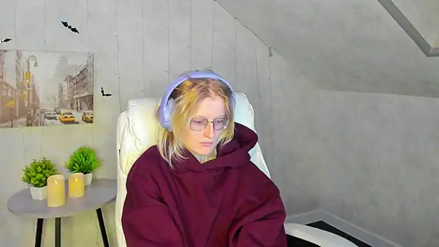 ElizabethHarpper online show from November 19, 1:27 am