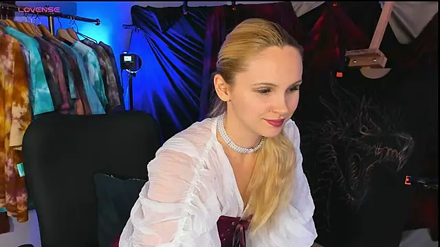 Snapshot of Anna_Corsets chatting on October 22, 1:22 pm Anna Corsets online show from October 22, 1:22 pm