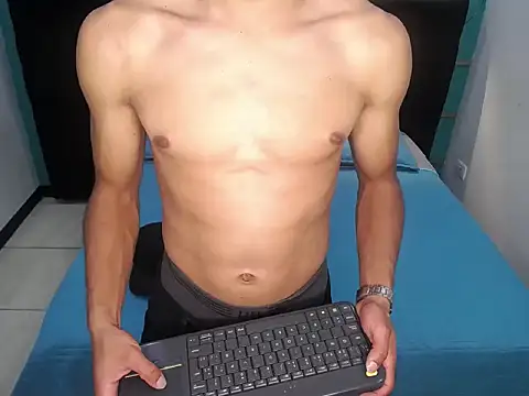 Snapshot of RyanPricee chatting on January 14, 5:30 am RyanPricee online show from January 14, 5:30 am