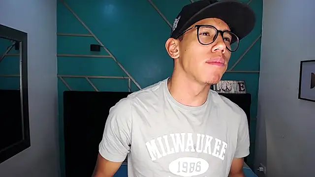 Snapshot of RyanPricee chatting on January 15, 4:04 am RyanPricee online show from January 15, 4:04 am