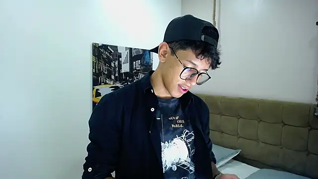 Snapshot of RyanPricee chatting on January 17, 7:49 pm RyanPricee online show from January 17, 7:49 pm