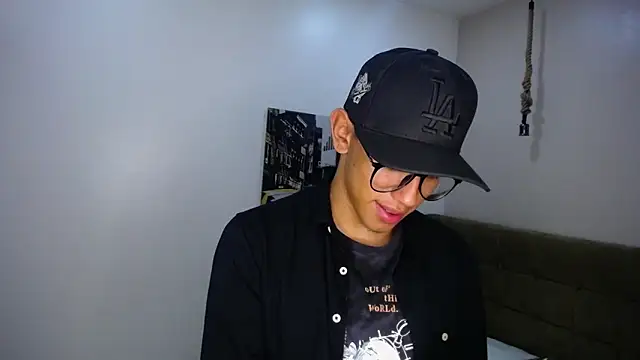 Snapshot of RyanPricee chatting on January 18, 8:09 pm RyanPricee online show from January 18, 8:09 pm