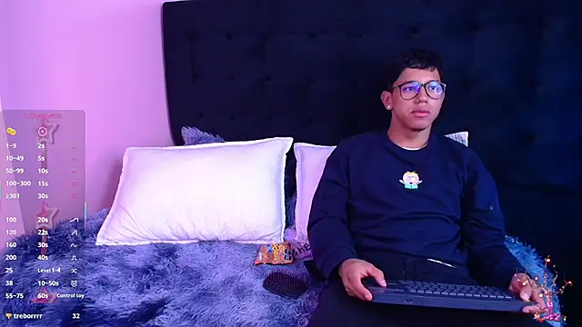 Snapshot of RyanPricee chatting on November 29, 3:53 am RyanPricee online show from November 29, 3:53 am