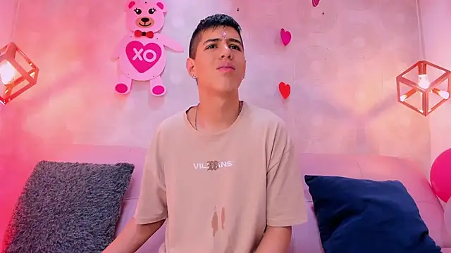 Snapshot of Angel_Khouri chatting on February 21, 3:45 am Angel Khouri online show from February 21, 3:45 am