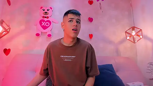 Snapshot of Angel_Khouri chatting on February 22, 3:34 am Angel Khouri online show from February 22, 3:34 am