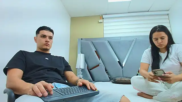 DAVID VICTORIAA online show from April 21, 1:06 pm