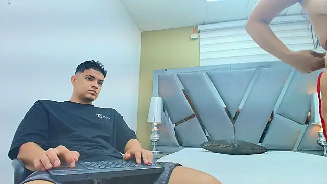 DAVID VICTORIAA online show from April 24, 1:13 pm