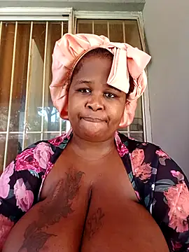 Snapshot of SexyLadyBoosxx chatting on October 17, 1:03 pm SexyLadyBoosxx online show from October 17, 1:03 pm