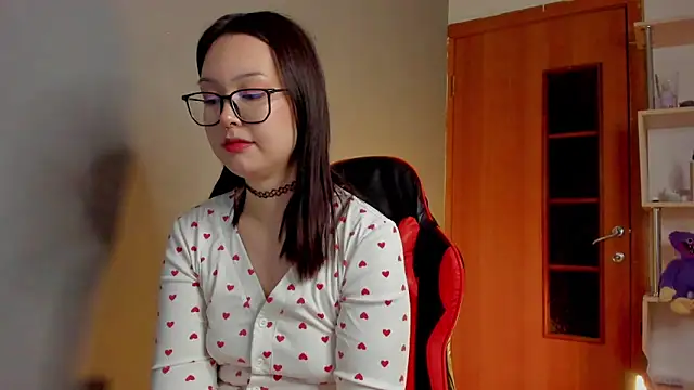 kittenrisha online show from January 16, 2:30 pm