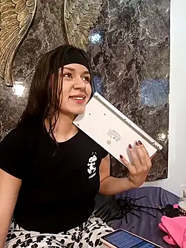 Snapshot of Danni_shy chatting on February 23, 3:29 pm Danni shy online show from February 23, 3:29 pm