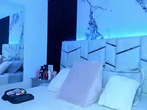 daniiphoeniixx online show from February 25, 7:47 pm