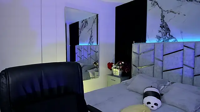 daniiphoeniixx online show from September 24, 12:30 pm