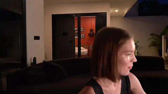 alittlestarrr online show from November 18, 10:41 am