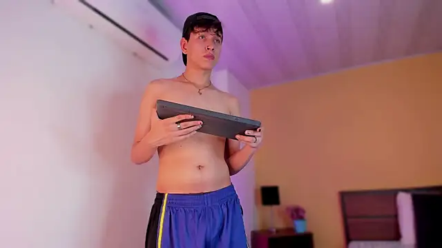 Snapshot of Brian-Ausslos chatting on December 29, 7:39 am Brian-Ausslos online show from December 29, 7:39 am