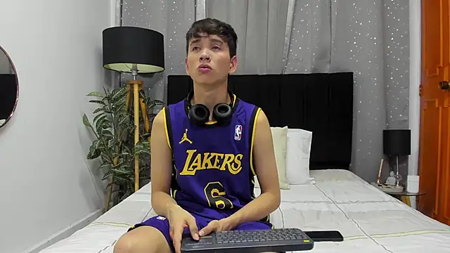 Snapshot of Brian-Ausslos chatting on January 5, 4:58 am Brian-Ausslos online show from January 5, 4:58 am