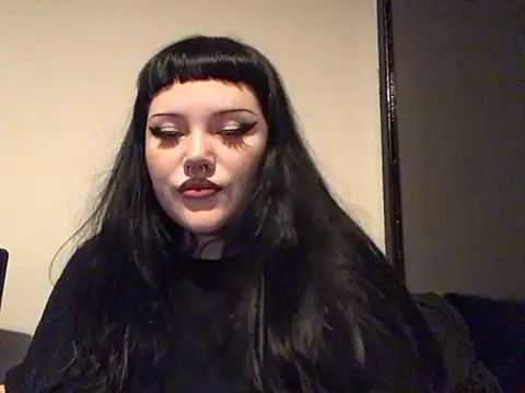 Gothicsiren online show from December 29, 2:17 am
