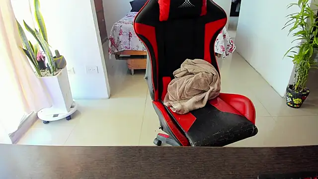 Snapshot of Adam_Valenciia chatting on November 3, 3:24 pm Adam Valenciia online show from November 3, 3:24 pm