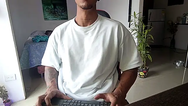 Snapshot of Adam_Valenciia chatting on December 5, 6:48 pm Adam Valenciia online show from December 5, 6:48 pm