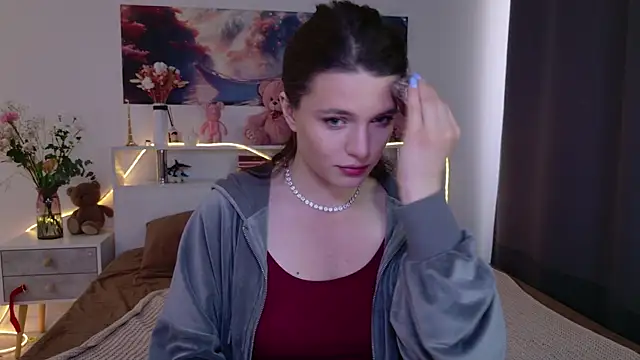 Nellie Medina online show from April 25, 2:47 pm