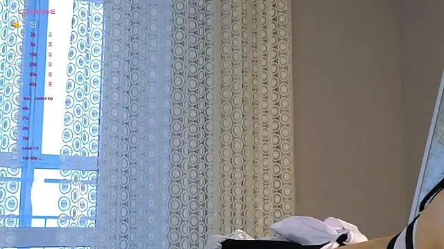 Snapshot of DaisyHearl chatting on February 9, 5:29 am DaisyHearl online show from February 9, 5:29 am