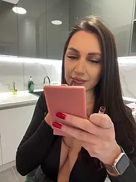 Snapshot of claraxjoyy chatting on February 17, 4:31 am claraxjoyy online show from February 17, 4:31 am