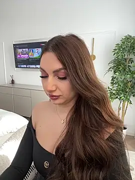 claraxjoyy online show from April 24, 5:43 am