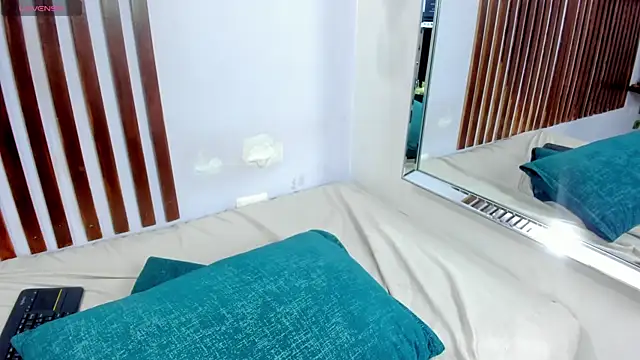 Snapshot of KRYSSTARITTER4 chatting on January 28, 1:27 pm KRYSSTARITTER4 online show from January 28, 1:27 pm