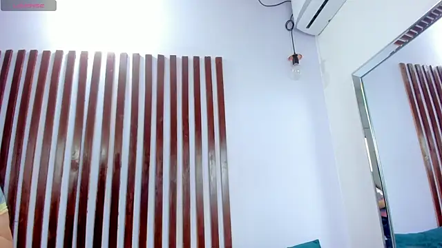 Snapshot of KRYSSTARITTER4 chatting on February 13, 12:43 pm KRYSSTARITTER4 online show from February 13, 12:43 pm