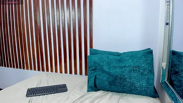 Snapshot of KRYSSTARITTER4 chatting on February 15, 4:12 pm KRYSSTARITTER4 online show from February 15, 4:12 pm