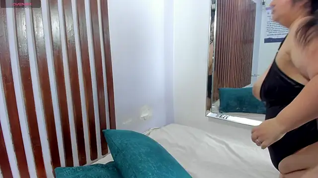 Snapshot of KRYSSTARITTER4 chatting on February 24, 3:53 pm KRYSSTARITTER4 online show from February 24, 3:53 pm