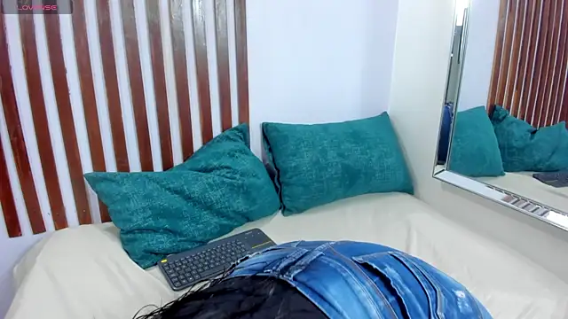 Snapshot of KRYSSTARITTER4 chatting on February 27, 10:04 am KRYSSTARITTER4 online show from February 27, 10:04 am