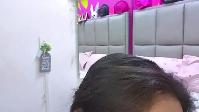 KRYSSTARITTER4 online show from May 17, 3:48 am